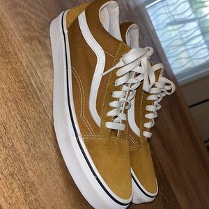 In mint condition men’s size vans